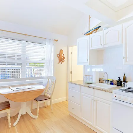 Newly Remodeled Apt! Key-West Victorian With Beach Access, To Siesta Key Beach!